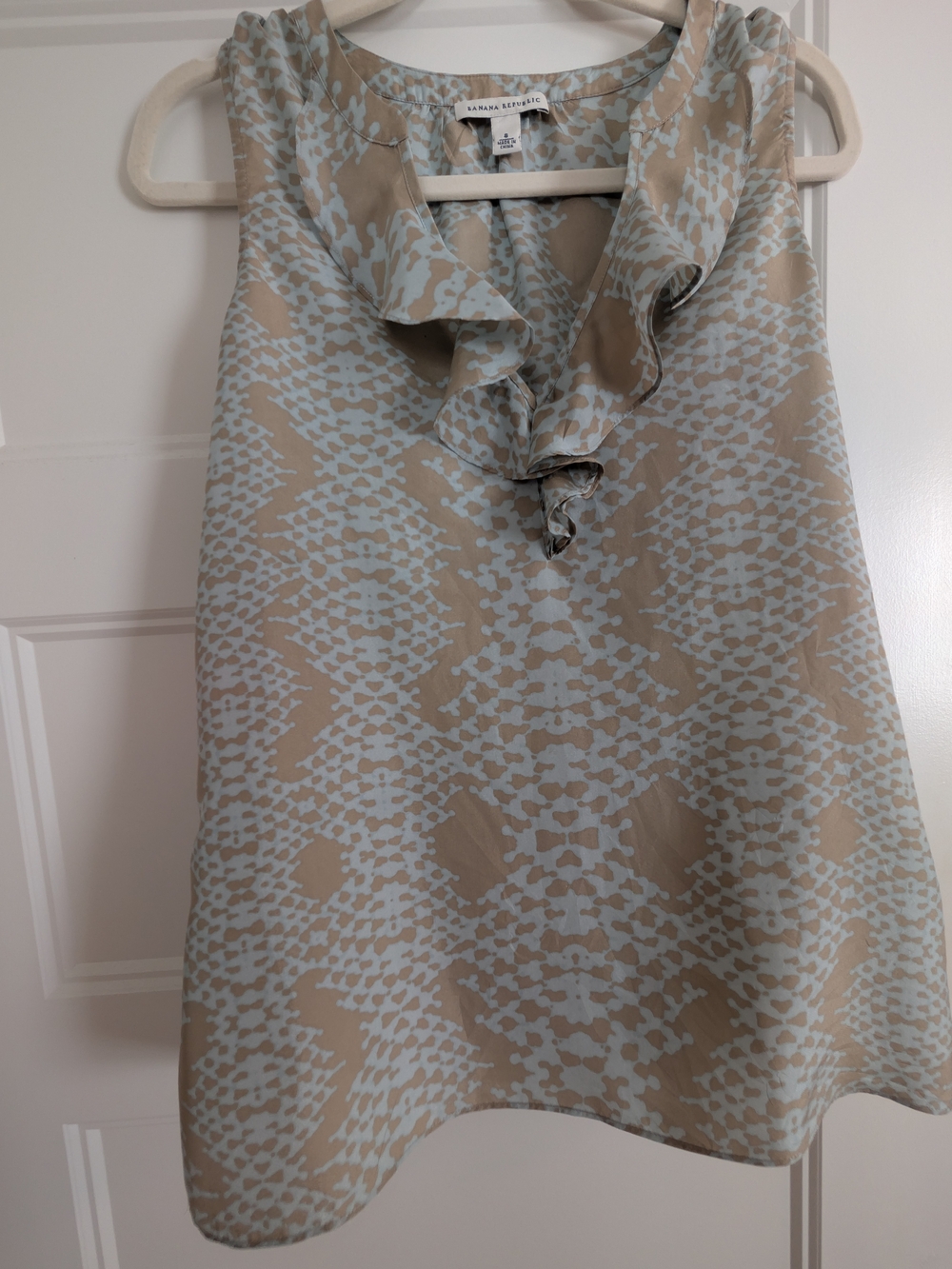 Banana Republic Ruffle Neck Sleeveless Top - Light Blue & Beige Size Small